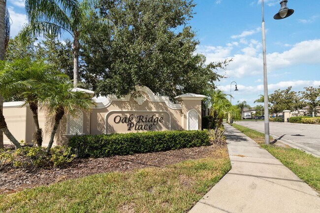 Building Photo - MOVE IN SPECIAL-Beautiful 2/2.5 Townhome W...