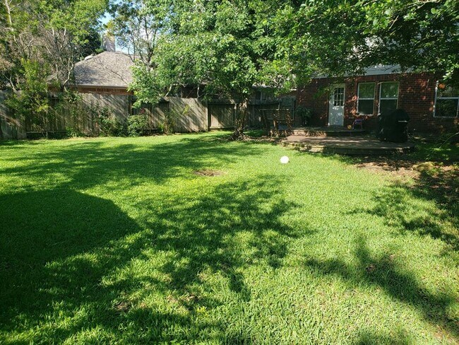 Building Photo - 110 Genesee Ridge Dr