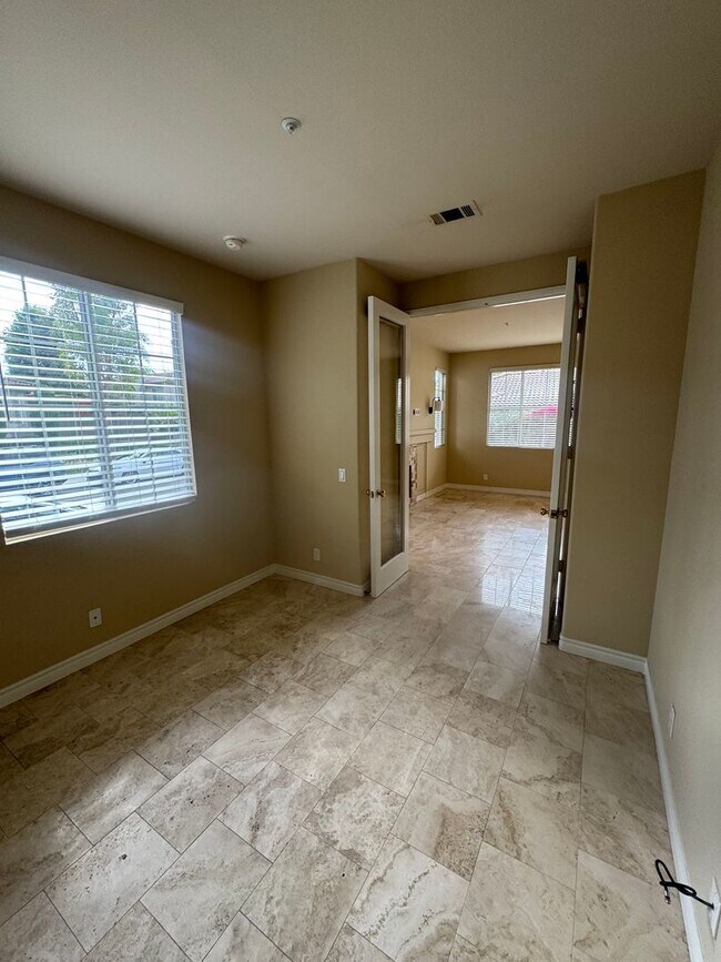 Building Photo - Beautiful 2 Bedroom/2 Bathroom + Bonus Room in Gated Community
