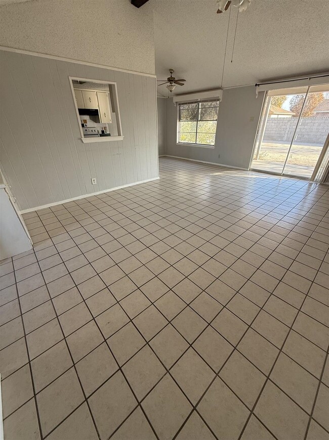 Building Photo - 108 Fiesta Dr