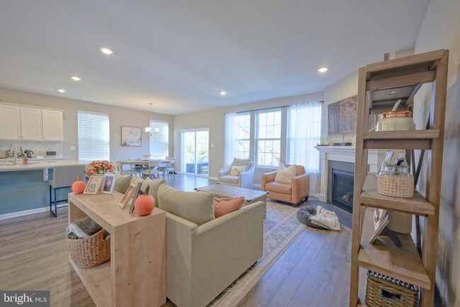 Building Photo - 65 Westmont Dr