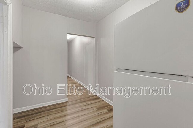 Building Photo - 987 Lilley Ave