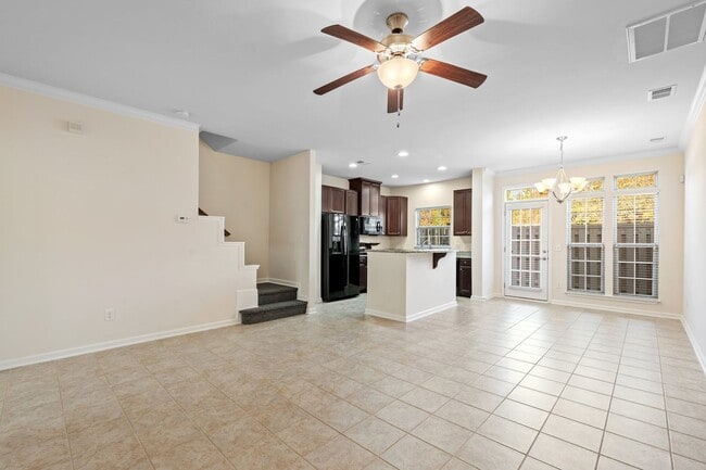 Building Photo - 453 Christiane Way