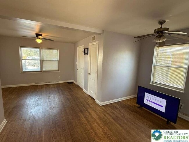 Building Photo - 240 Palmer St