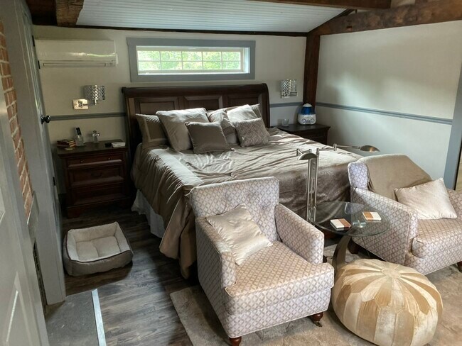 Master bedroom - 60 Highland St