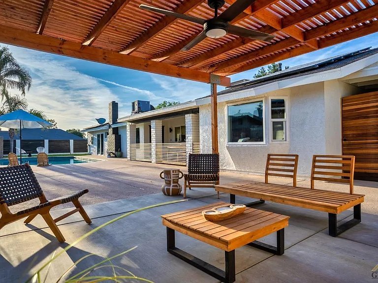 Building Photo - 7413 Saddleback Dr