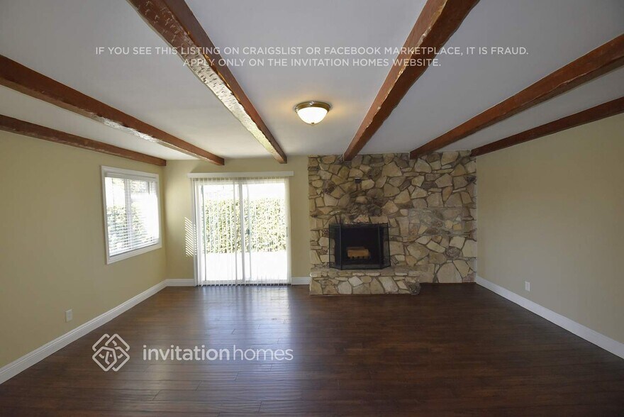 Building Photo - 1221 E Roosevelt Rd