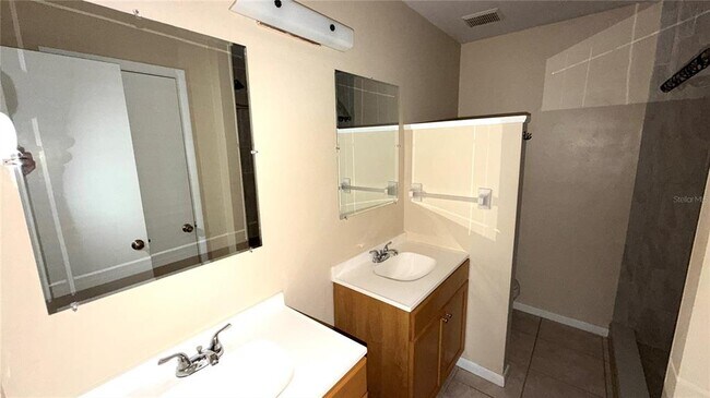 Building Photo - 215 E Hibiscus Dr