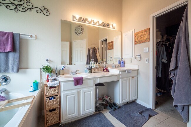 Building Photo - 2834 Falcon Knoll Ln