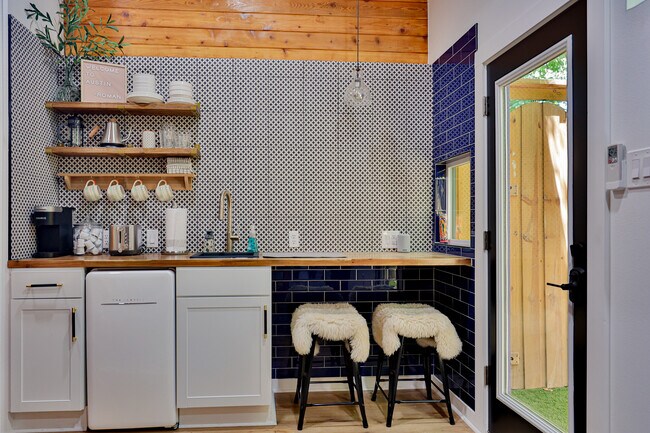 Building Photo - 55 Lynn St