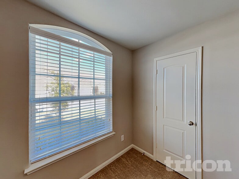 Building Photo - 108 Rushmore Ln