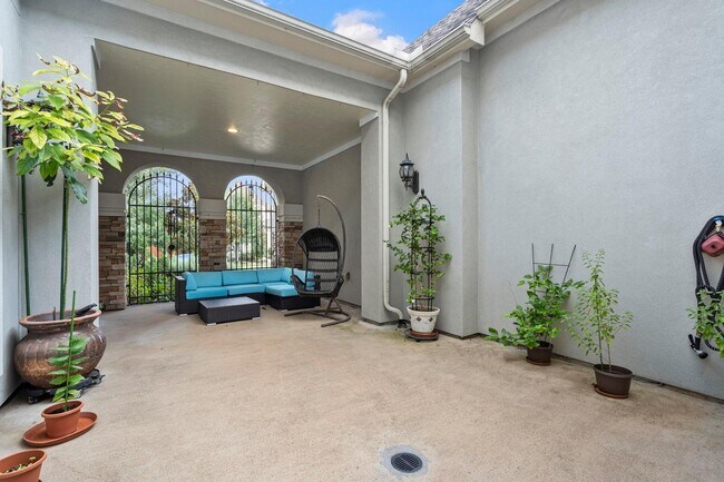 Building Photo - 10602 Comeaux Ln