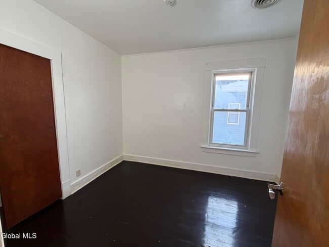 Building Photo - 830 Hampton Ave