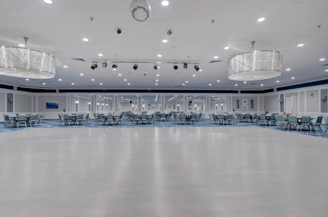 Building Photo - 620 Brittany N