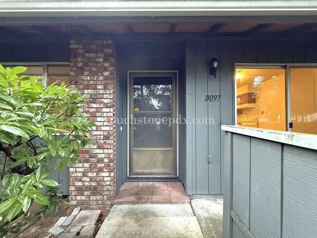 Building Photo - Cozy 2BD Apartment with Patio, East Portland