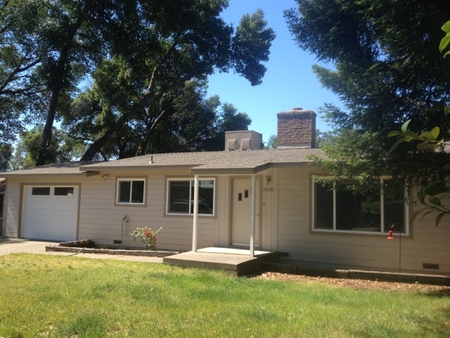 Primary Photo - Great 2 bedroom 1 bath home w/Central Heat...