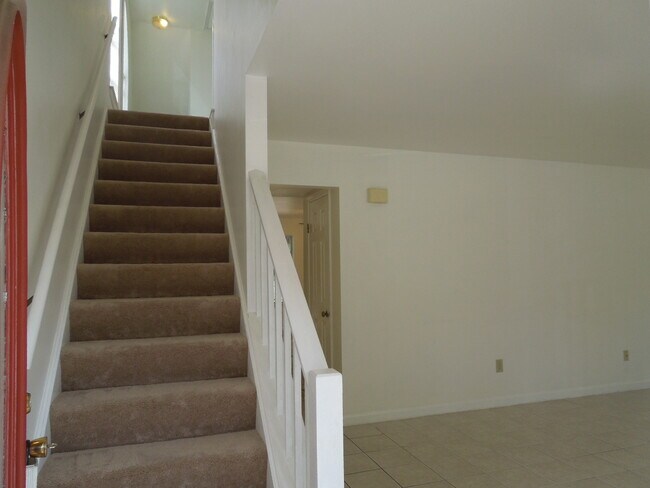 Building Photo - York County Tabb District Townhome.