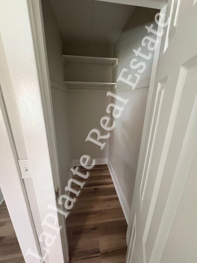 Building Photo - Freshly Updated 3-Bedroom Home on Greenwoo...