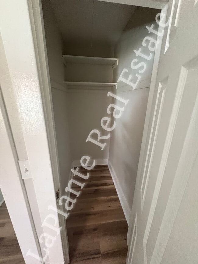 Building Photo - Freshly Updated 3-Bedroom Home on Greenwood Ave