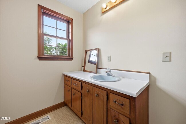 Building Photo - 763 Tingen Rd