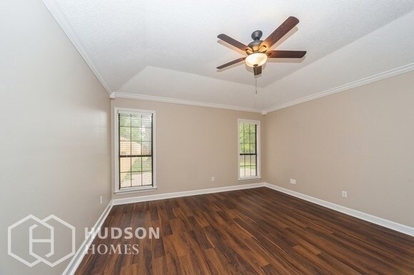 Building Photo - SELF TOUR NOW! - 5444 Pine Oak Cv, Memphis...