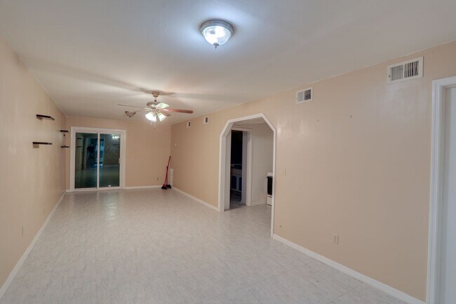 Building Photo - 5212 Abelia Dr