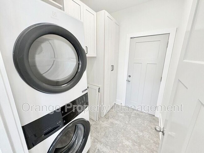 Building Photo - 211 Crooked Cedar Way