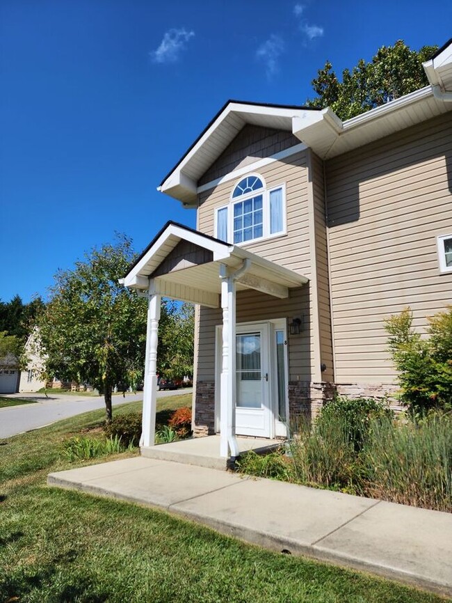 Building Photo - Swannanoa Townhouse-Cherry Blossom Cove