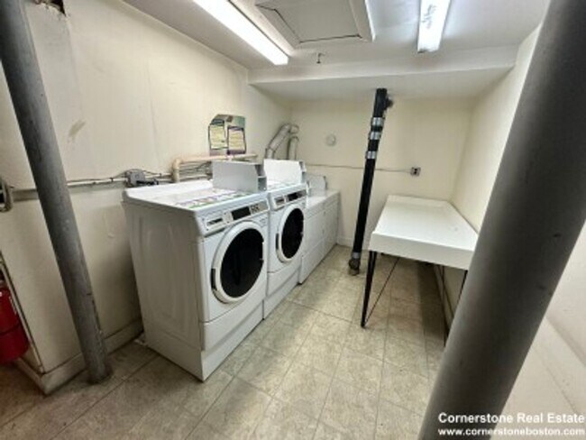 Building Photo - FENWAY (NEU) 3 BR Apt - 9/1 - NO BROKER FEE