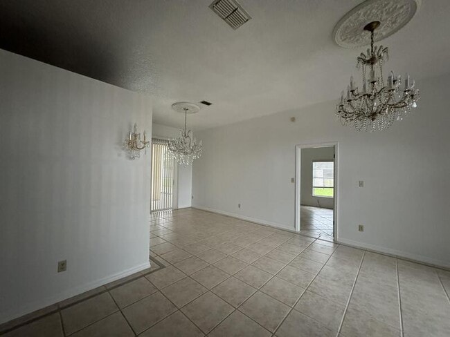 Building Photo - 664 Wyckliffe Pl