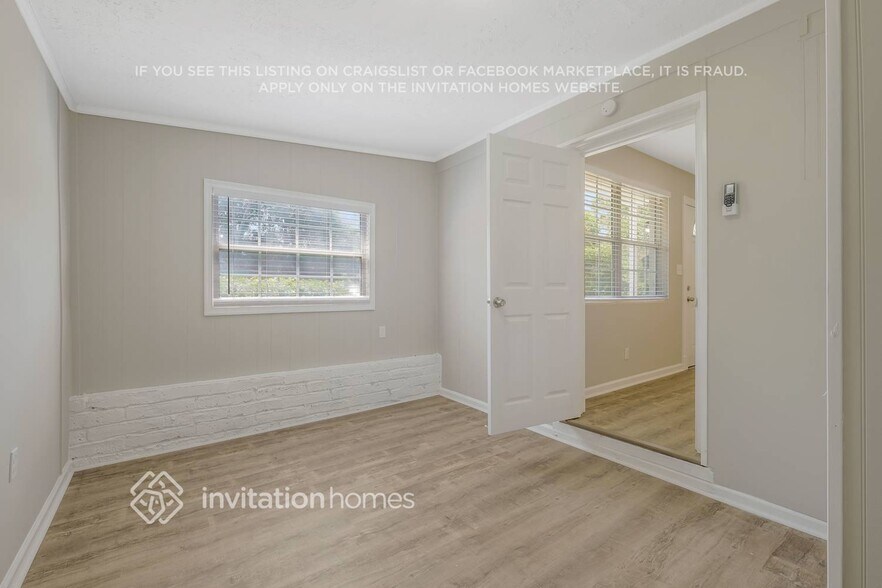 Building Photo - 7917 Chateau Dr S
