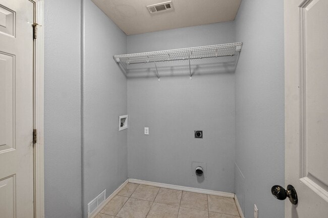 Building Photo - Charming 3-Bedroom Home in Prime Bentonville Location!