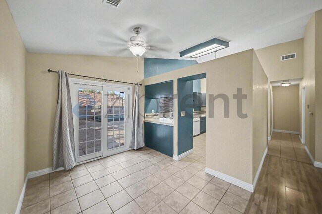 Building Photo - Unit