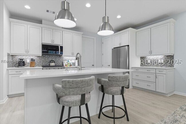 Building Photo - 215 Tropics Ave