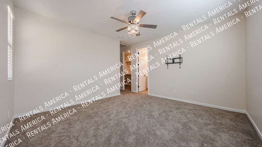 Building Photo - 2858 N Evergreen St