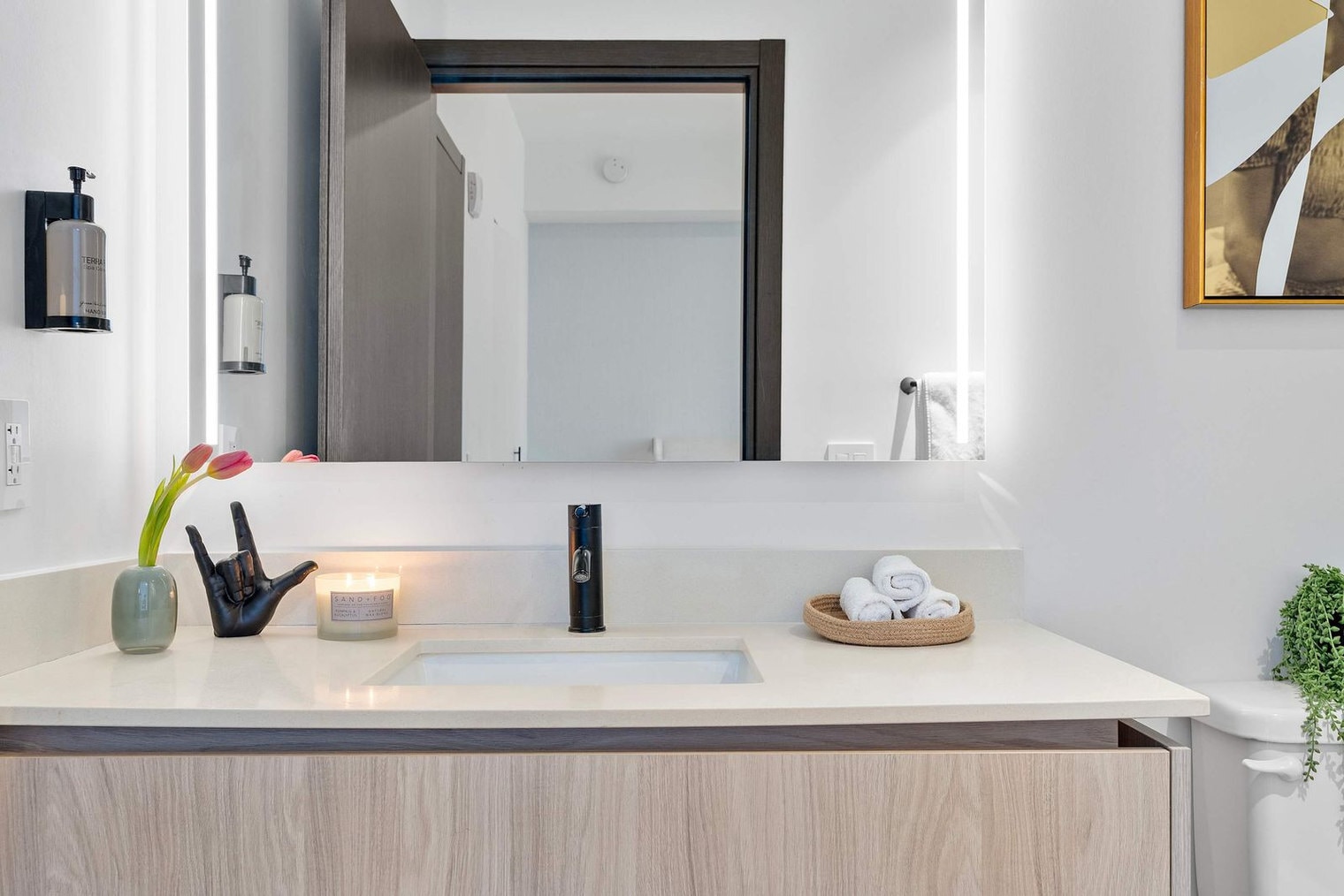 Building Photo - 398 NE 5th St