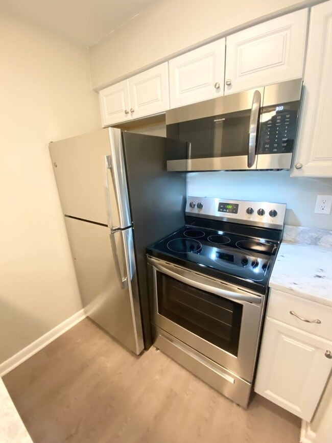 Building Photo - 1BD/1BA Condo located on the Germantown/Me...