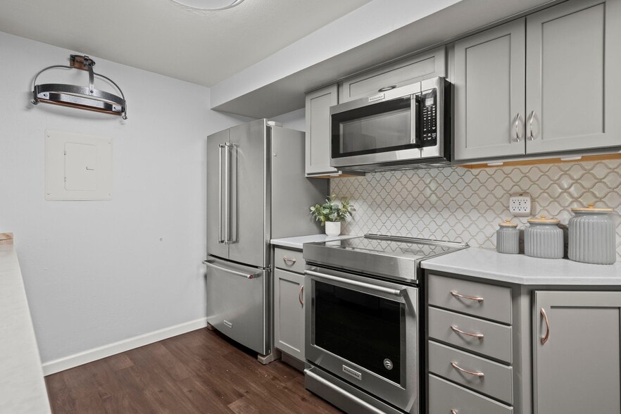 Building Photo - 20 S Boulder Cir