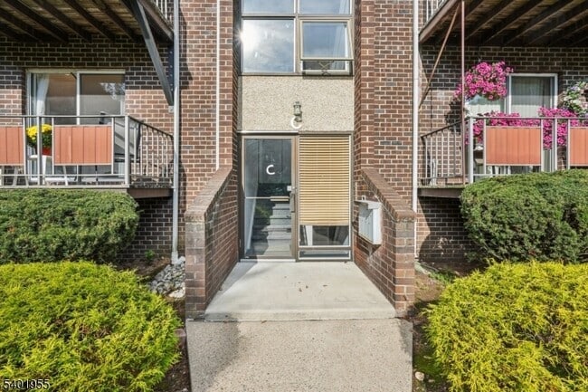 Building Photo - 421 Bloomfield Ave