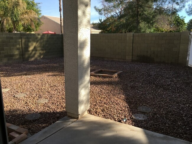 Building Photo - **GORGEOUS 3br/2ba/2garage HOUSE (GREENFIE...