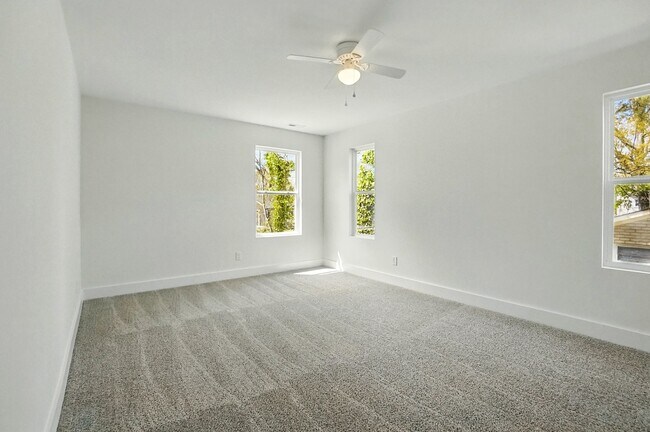 Building Photo - 76 Snyder Ct NE