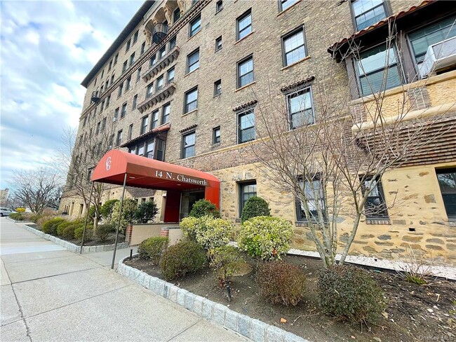 Building Photo - 14 N Chatsworth Ave