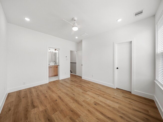 Building Photo - 7031 Avenue N
