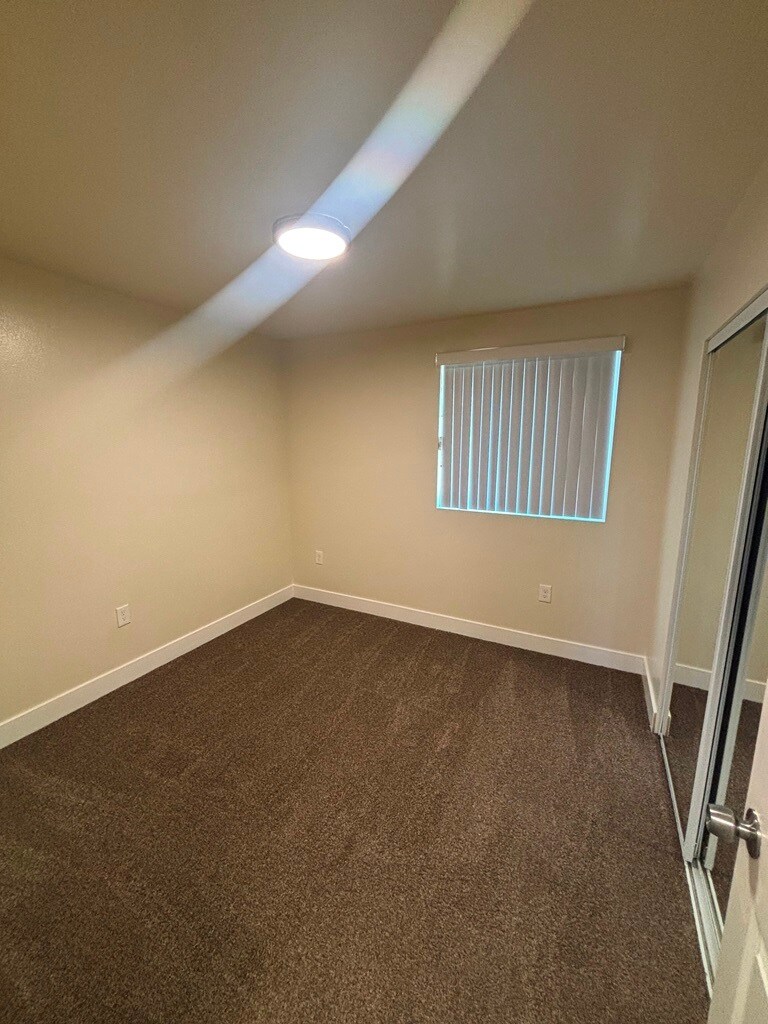 Building Photo - 148 W 79th St