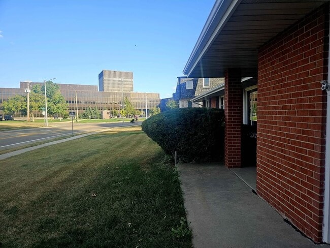 Building Photo - 121 S Regency Dr