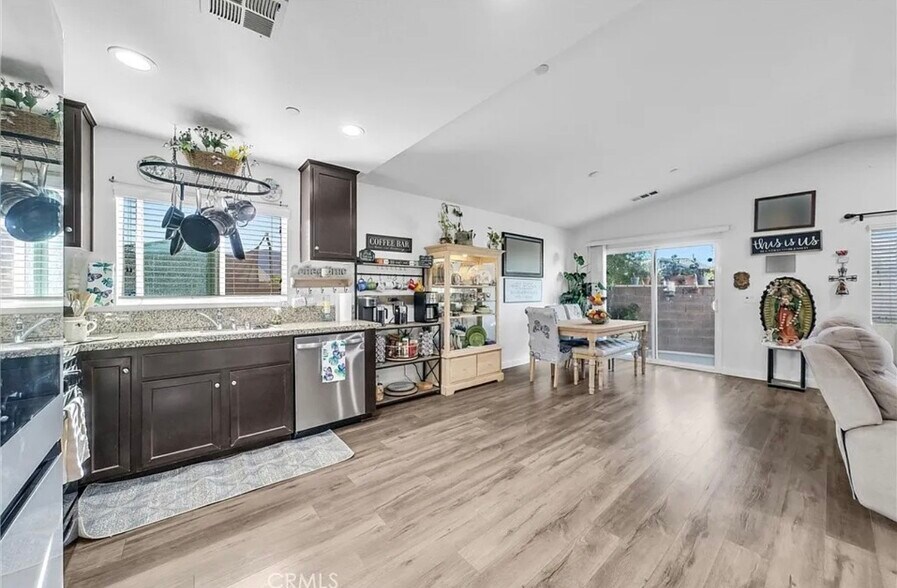 Building Photo - 29427 Linden Pl