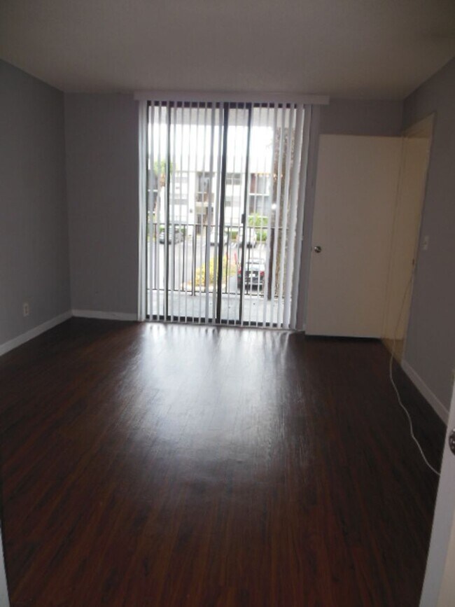 Building Photo - ONE BEDROOM ONE BATHROOM! WATERFRONT COMMUNITY!