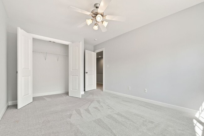 Building Photo - Beautiful 3 Bedroom / 2.5 Bathroom Townhome - Available NOW!