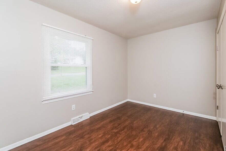 Building Photo - 4121 Carlyle Dr