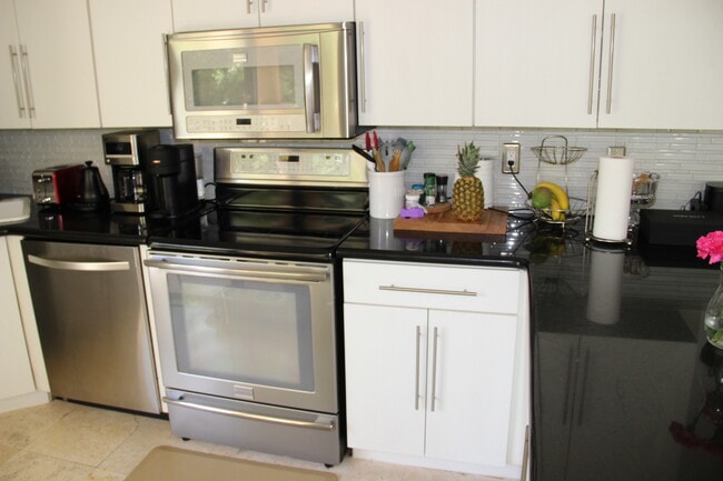 Building Photo - 1834 Brickell Ave